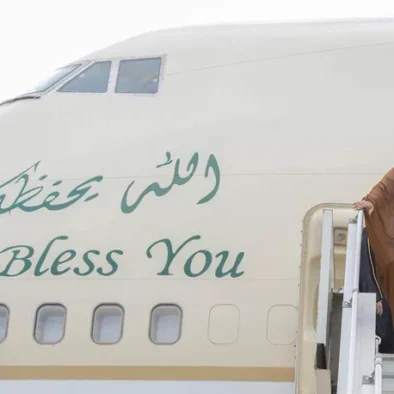 Kisah di Balik Kalimat “الله يحفظك” yang Tertulis di Badan Pesawat Arab Saudi