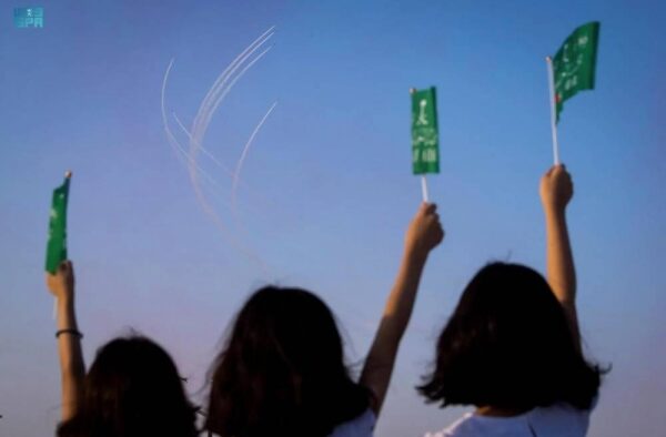 Atraksi Jet Tempur Di Atas 13 Langit Kota di Saudi Dalam Perayaan Hari Nasional