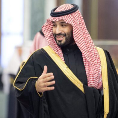 Protokol Memakai Bisht di Kerajaan Arab Saudi Berdasarkan Hari dan Warna
