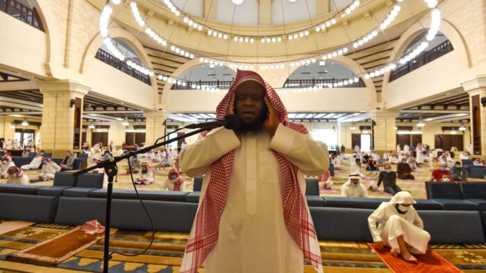 Ini Dia Syarat dan Kriteria Untuk Menjadi Imam dan Muadzin di Masjid Arab Saudi
