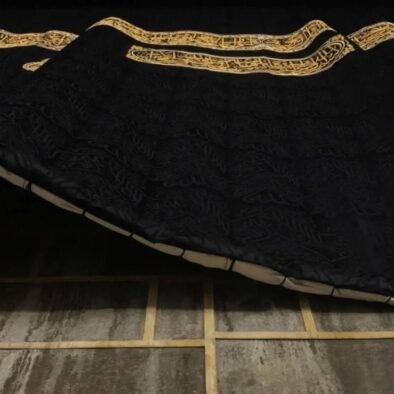 Kiswah Baru Dengan Berat 1.415 kg Menghias Ka’bah di Tahun Baru 1 Muharram 1447 H