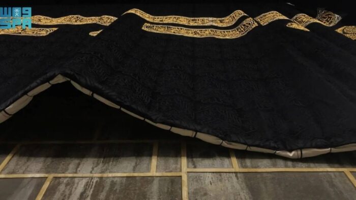 Kiswah Baru Dengan Berat 1.415 kg Menghias Ka’bah di Tahun Baru 1 Muharram 1447 H