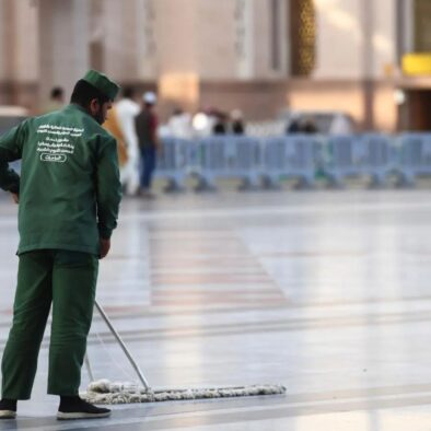 Lebih dari 3.000 Orang Bekerja Membersihkan Masjid Nabawi Melayani Jemaah