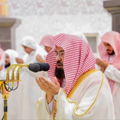 Syaikh As‑Sudais: Dari Menghafal Al-Qur’an di Usia 12 Tahun Hingga Memimpin Al-Haramain