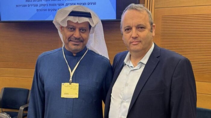 [Cek Fakta] Bukan Wakil Saudi: Klarifikasi Sosok Pria Arab Yang Berbicara di Parlemen Israel