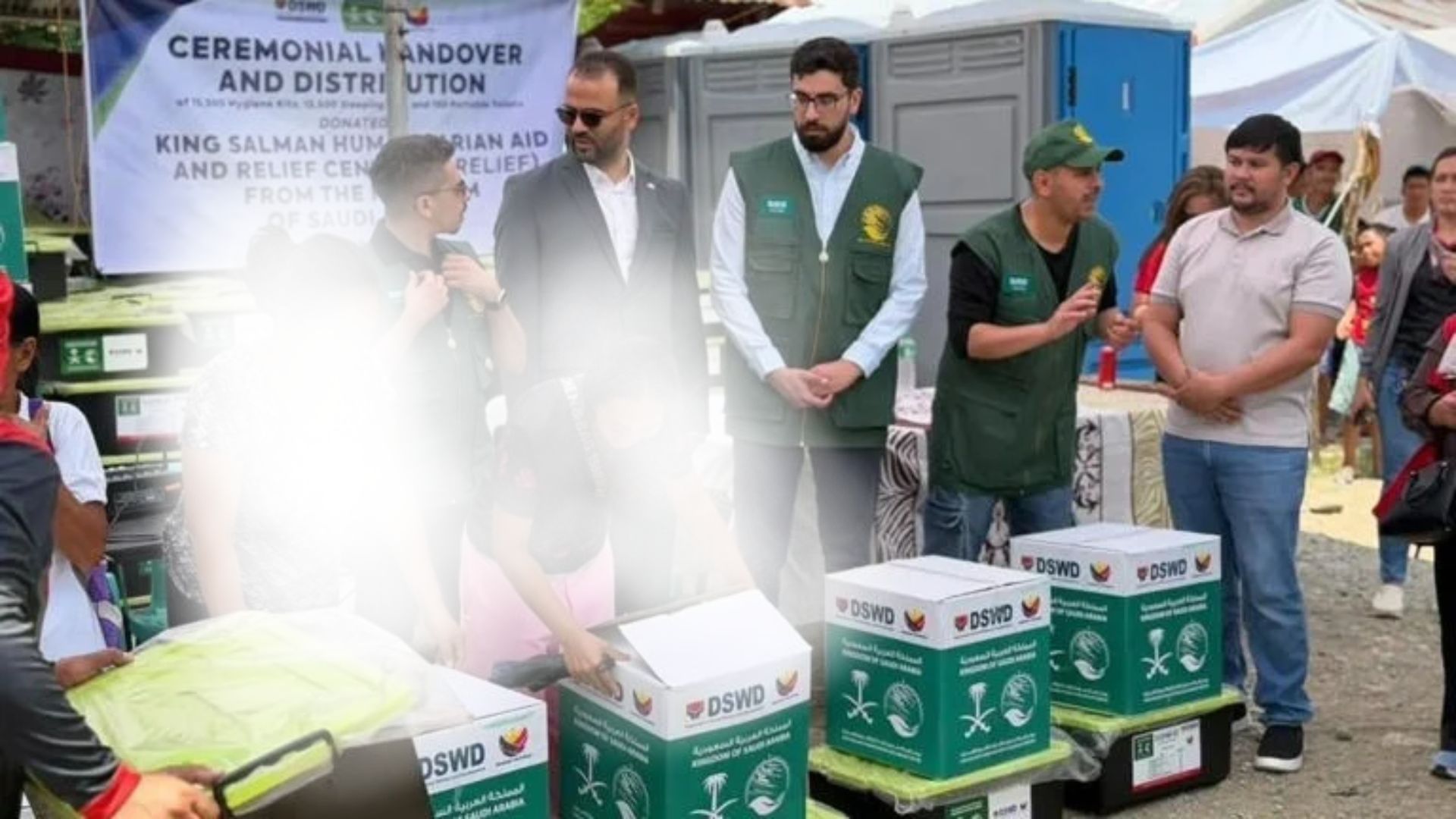 Pusat Bantuan Kemanusiaan Raja Salman Bagikan Bantuan untuk Korban Gempa Mindanao di Filipina