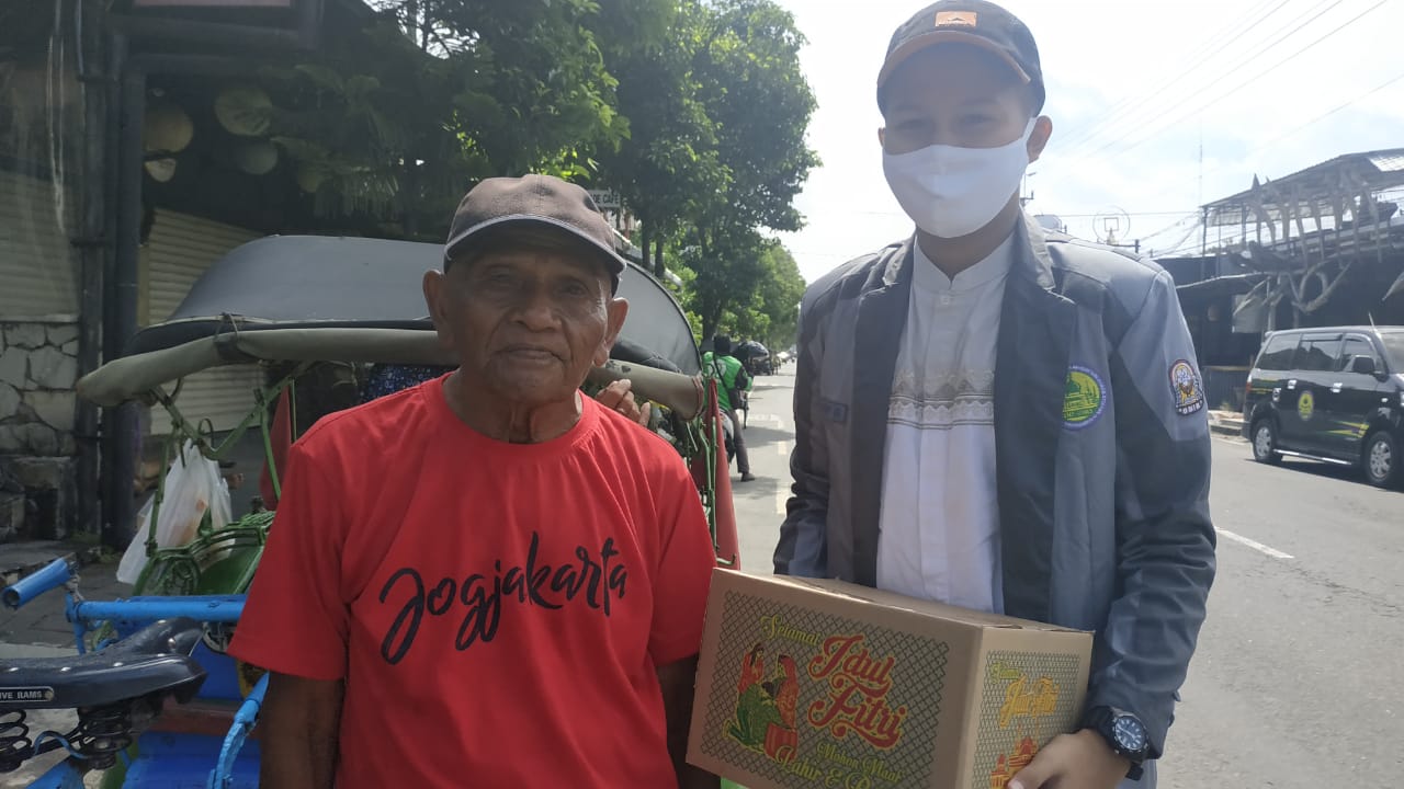 OSIS SMP IT Masjid Syuhada Galang Donasi Sembako