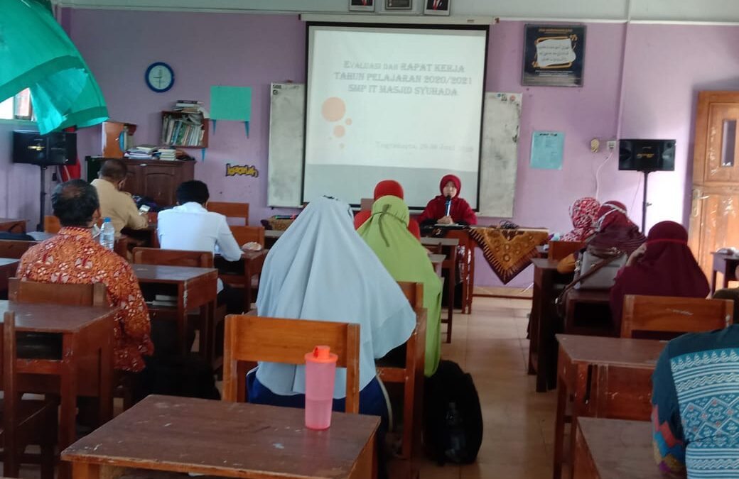 Rapat Kerja SMP IT Masjid Syuhada Menyambut Tahun Ajaran Baru 2020/2021