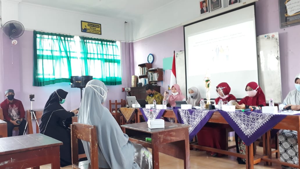 Parenting FORSIMA Kelas VII tentang Kiat Mendampingi Anak yang Memasuki Masa Pubertas