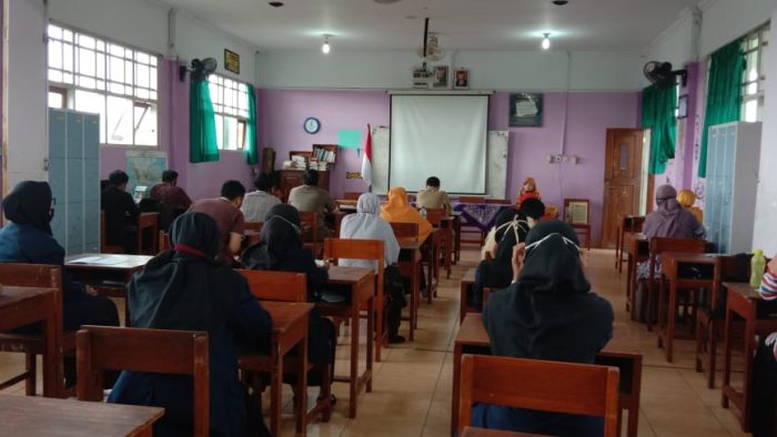 Kegiatan Diniyah bagi Para Ustadz/Ustadzah dan Karyawan SMP IT Masjid Syuhada