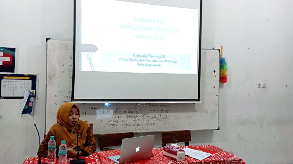 Workshop Akreditasi Sekolah bersama Asesor Badan Akreditasi Nasional (bagian 1)