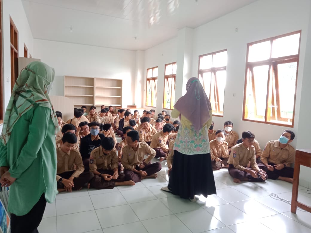 Urgensi Mengedukasi Remaja melalui Sosialisasi Kesehatan Reproduksi di SMPIT Masjid Syuhada