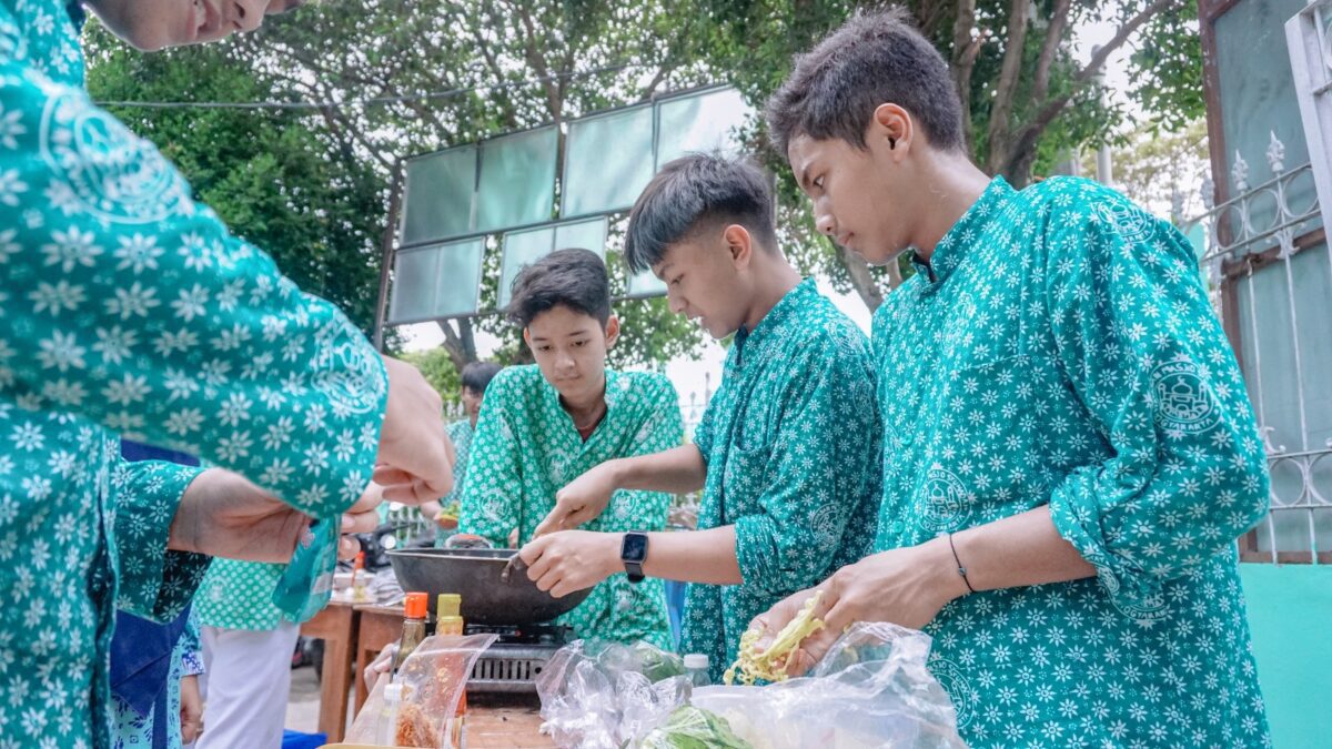 Praktek Mengolah Bahan Makanan Setengah Jadi Berbahan Tepung Kelas 8