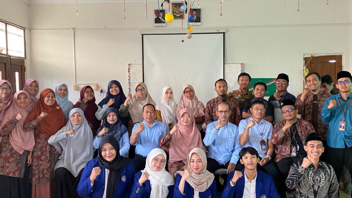 SMPIT Masjid Syuhada Berkolaborasi dengan Tim PkM FMIPA UNY Gelar Workshop Deep Learning