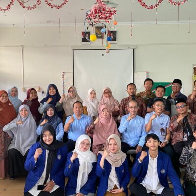 SMPIT Masjid Syuhada Berkolaborasi dengan Tim PkM FMIPA UNY Gelar Workshop Deep Learning