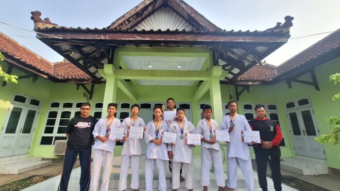 Tazakka Raih Mendali Emas dan Perak dalam International Karate Championship UNESA Rector Cup
