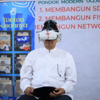 Santri Tazakka Jelajahi Sejarah Islam dengan Teknologi VR di Festival Al-Quran dan As-Sunnah 2025