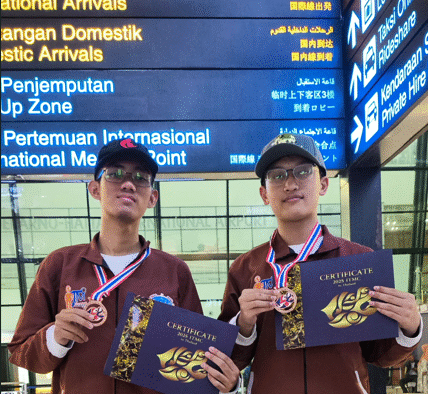 SANTRI TAZAKKA RAIH DUA MEDALI PERUNGGU DIAJANG KOMPETISI MATEMATIKA INTERNASIONAL
