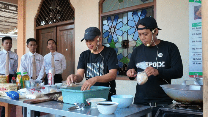 Cooking Class: Santri Dilatih Memasak Mie Spesial
