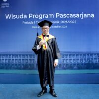 Ustadz Ferry Hidayat Resmi Diwisuda dari Program Magister Kajian Amerika, Universitas Gadjah Mada