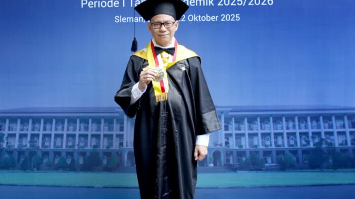 Ustadz Ferry Hidayat Resmi Diwisuda dari Program Magister Kajian Amerika, Universitas Gadjah Mada