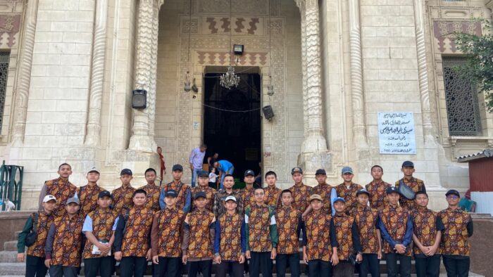 Santri Tazakka Ziarah ke Makam Imam Syafi’i: Meneladani Jejak Ulama Besar